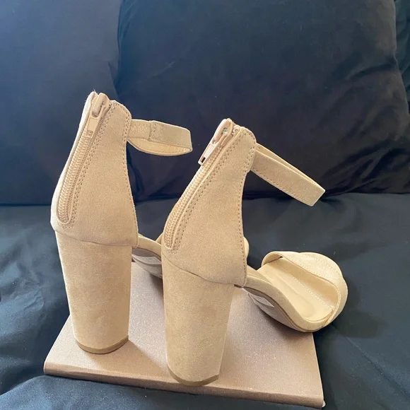 Open toe heels - Picture 4 of 4